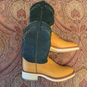 New Genuine leather cowboy boots tan fit man Size 8 NWOT